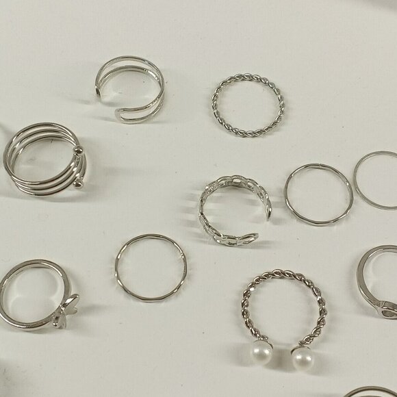 22pcs Women's Ring Size 4-8 Brass Plated Silver Fashion Jewelry - Picture 7 of 8